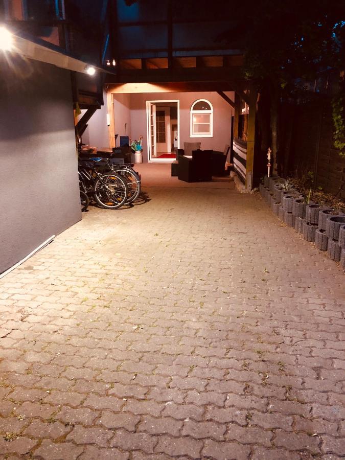 Loft Mit 2 Schlafzimmern Und E- Ladestation Lägenhet Fürth Exteriör bild