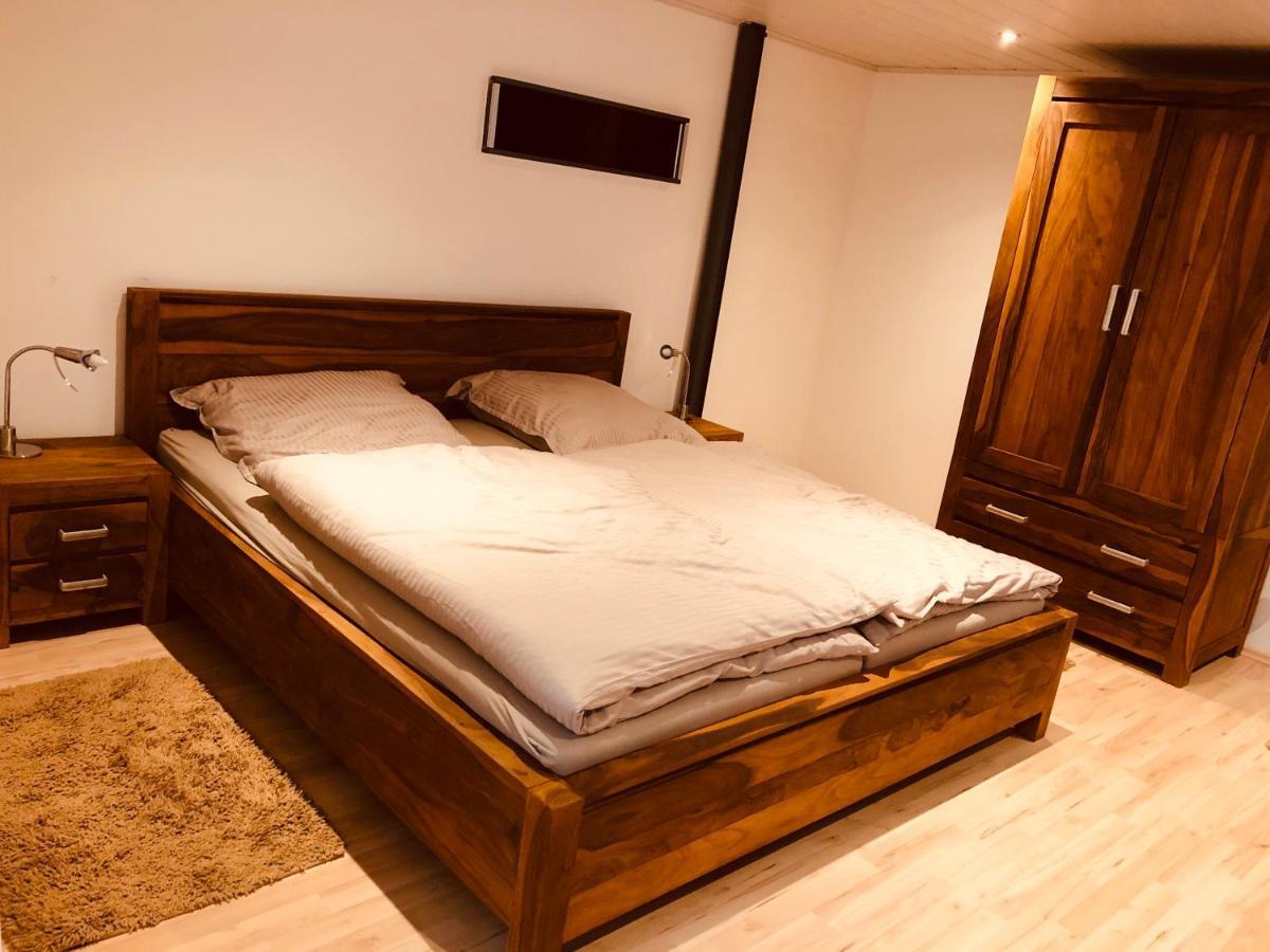 Loft Mit 2 Schlafzimmern Und E- Ladestation Lägenhet Fürth Exteriör bild