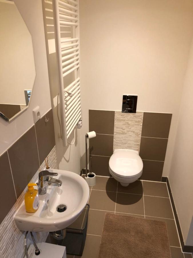 Loft Mit 2 Schlafzimmern Und E- Ladestation Lägenhet Fürth Exteriör bild