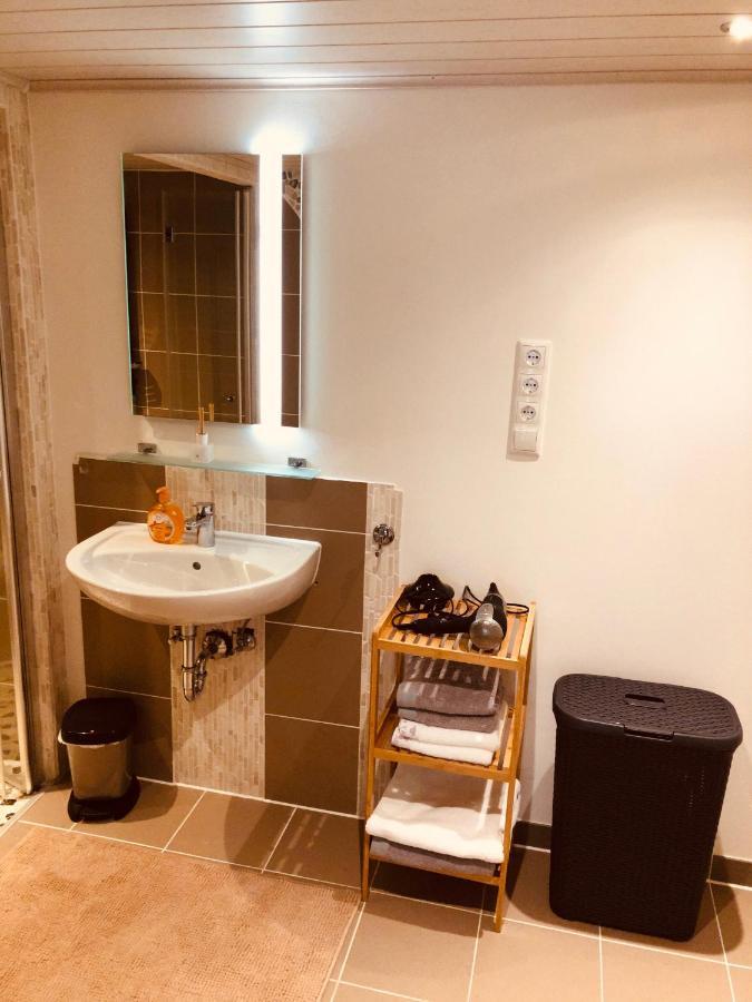 Loft Mit 2 Schlafzimmern Und E- Ladestation Lägenhet Fürth Exteriör bild