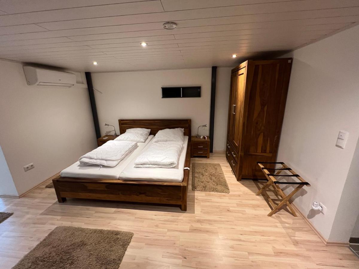 Loft Mit 2 Schlafzimmern Und E- Ladestation Lägenhet Fürth Exteriör bild